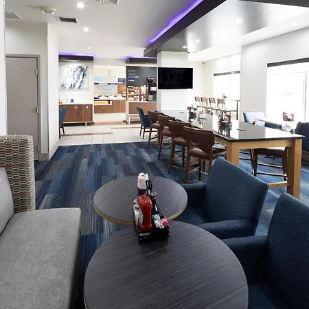 Holiday Inn Express & Suites Chicago West - St Charles By Ihg
