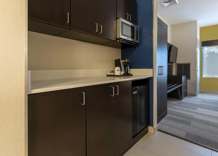 Hotel Express & Chicago West - St Charles By Ihg 2*