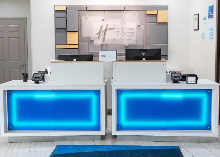 Express & Chicago West - St Charles By Ihg Hotel 2*