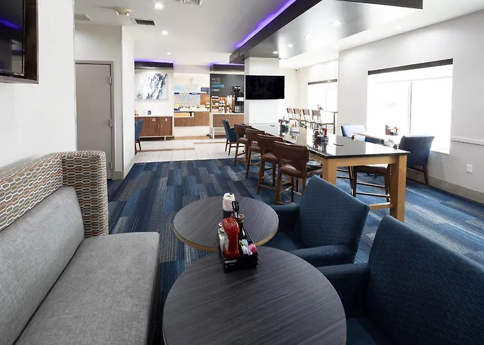 Hotel Express & Chicago West - St Charles By Ihg Saint Charles