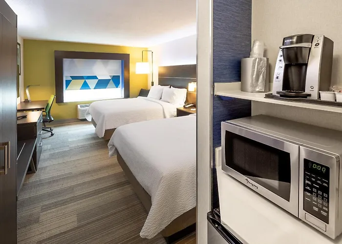 Express & Chicago West - St Charles By Ihg Hotel