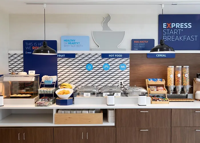 Express & Chicago West - St Charles By Ihg Hotel 2*