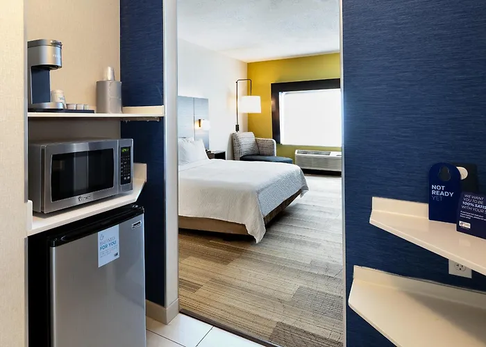 Express & Chicago West - St Charles By Ihg Hotel Saint Charles