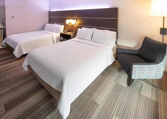 Express & Chicago West - St Charles By Ihg Hotel Saint Charles
