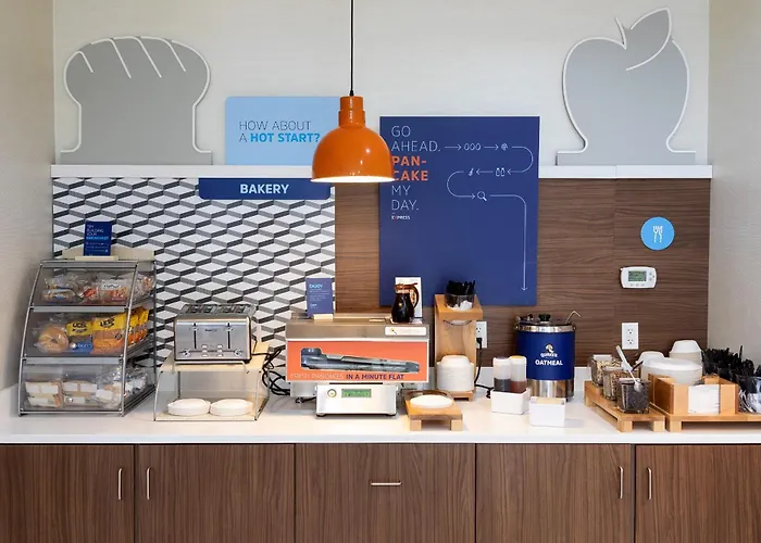 Express & Chicago West - St Charles By Ihg Saint Charles