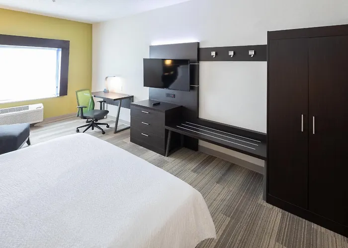 Express & Chicago West - St Charles By Ihg Hotel