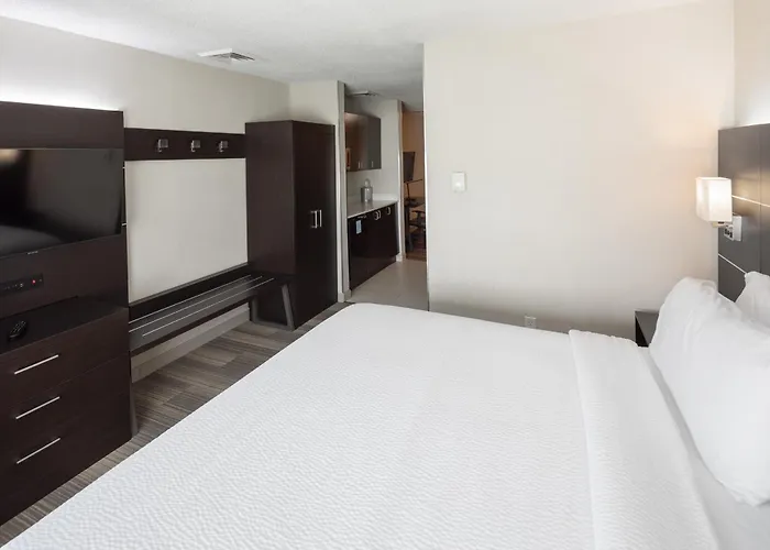 Hotel Express & Chicago West - St Charles By Ihg 2*
