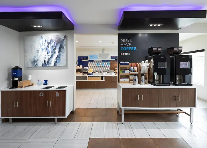 Express & Chicago West - St Charles By Ihg Saint Charles