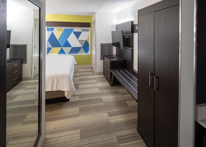 Express & Chicago West - St Charles By Ihg Hotel Saint Charles