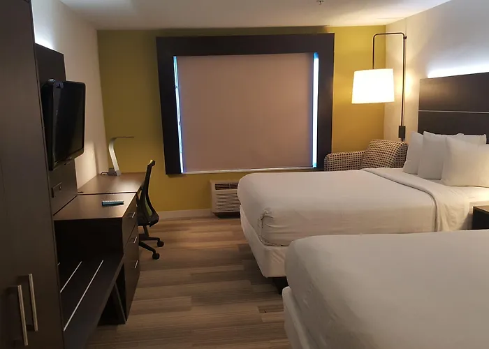 Express & Chicago West - St Charles By Ihg Hotel 2*
