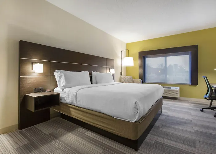 Hotel Express & Chicago West - St Charles By Ihg 2*