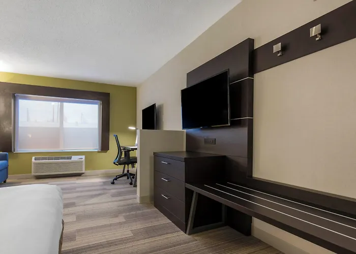 Hotel Express & Chicago West - St Charles By Ihg 2*