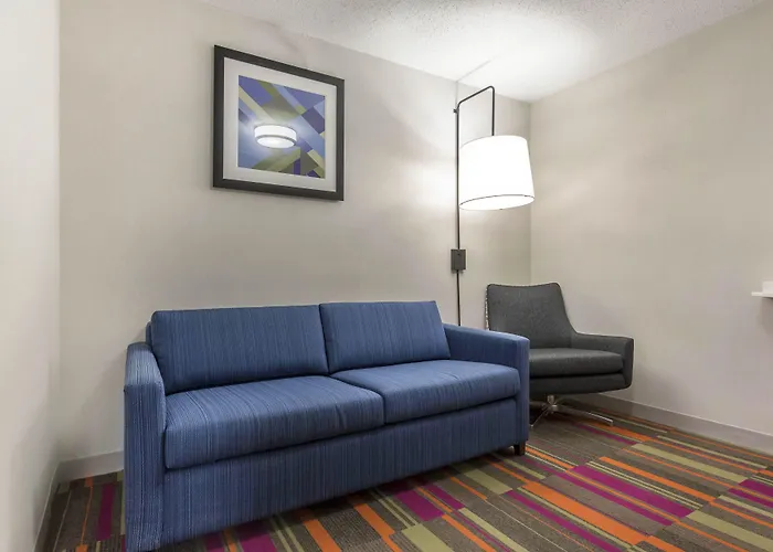 Express & Chicago West - St Charles By Ihg Saint Charles
