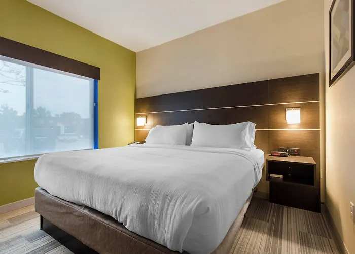 Express & Chicago West - St Charles By Ihg Hotel Saint Charles