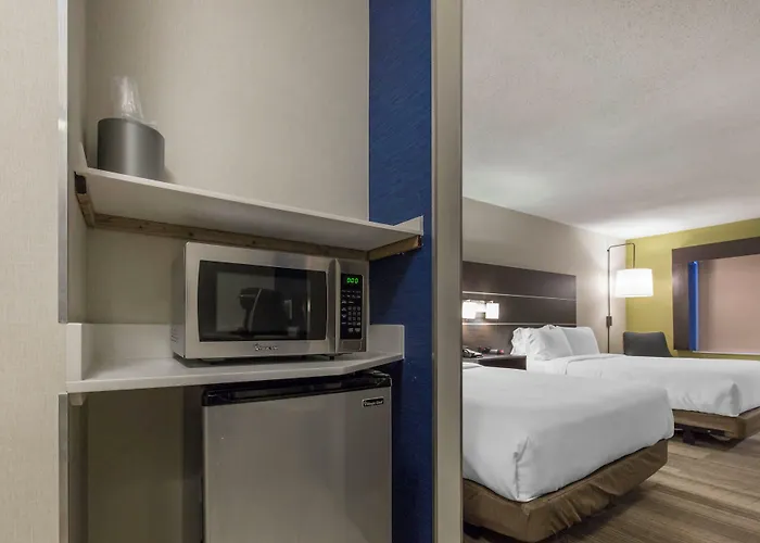 Express & Chicago West - St Charles By Ihg 2*