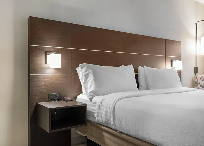Hotel Express & Chicago West - St Charles By Ihg Saint Charles