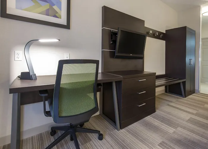 Hotel Express & Chicago West - St Charles By Ihg