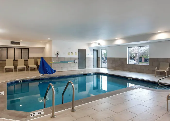 Hotel Express & Chicago West - St Charles By Ihg