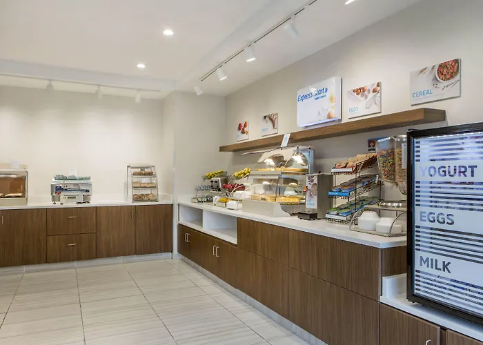 Express & Chicago West - St Charles By Ihg Saint Charles