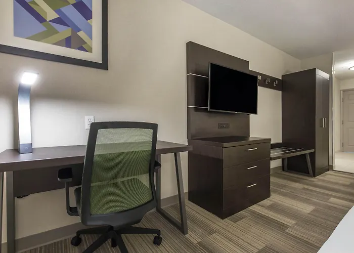 Express & Chicago West - St Charles By Ihg Saint Charles