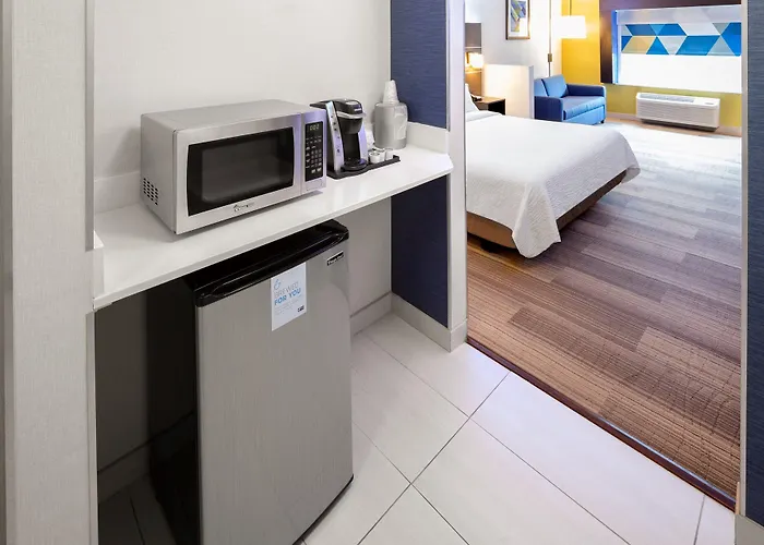 Hotel Express & Chicago West - St Charles By Ihg Saint Charles